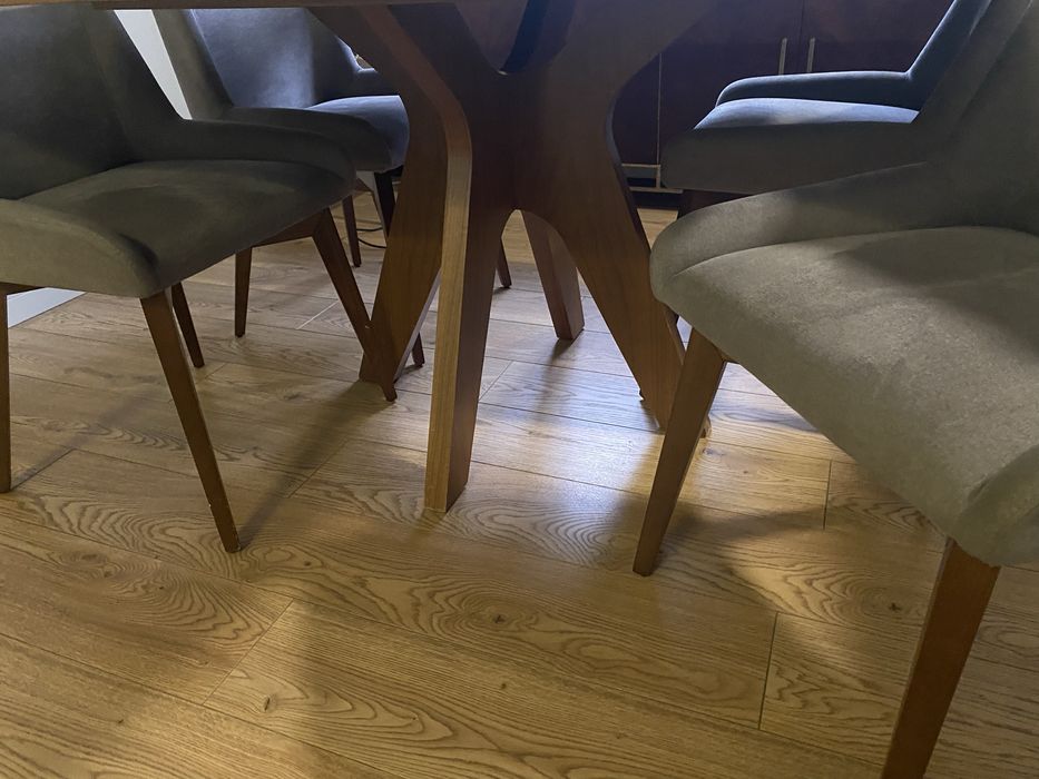 Mesa de jantar quadrada