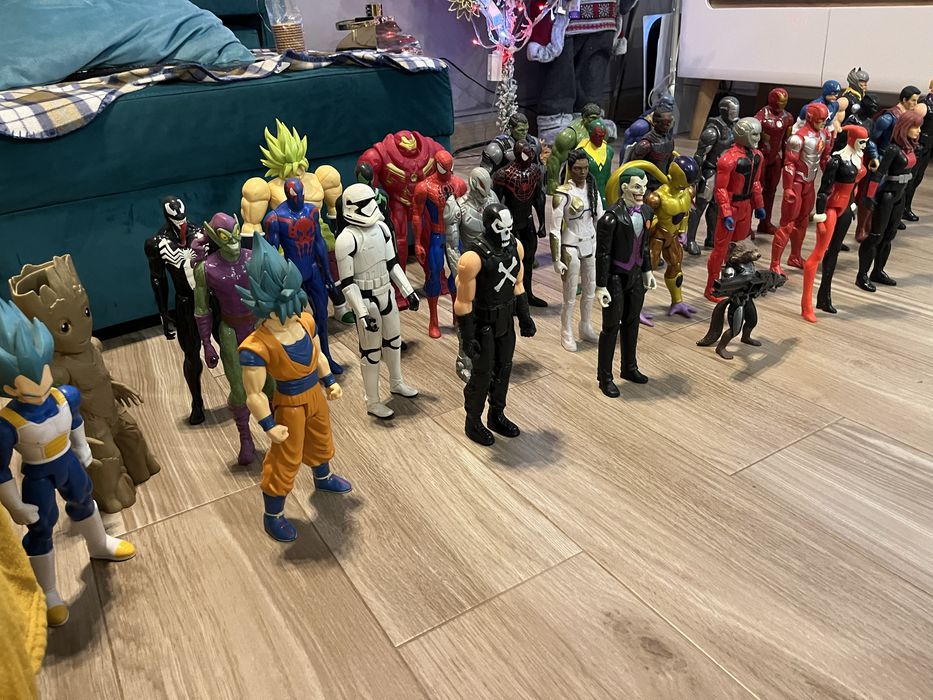 Bonecos marvel praticamentes novos! Vendo porque o meu filho nao brinc