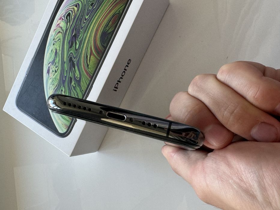 Продам iPhone XS 64