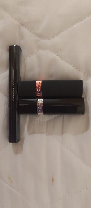 Увлажнающая помада, блеск Avon