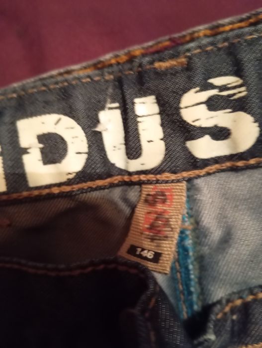 Продам джинси брюки штани на мальчика 10-12 лет новое