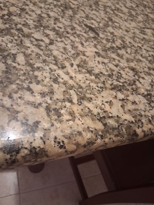 Mesa c/tampo de mármore + 5 cadeiras