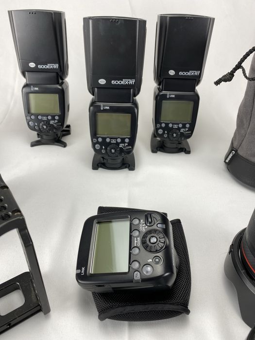 Kit  Canon RF EOSR 24-105 RF  mais Flashes