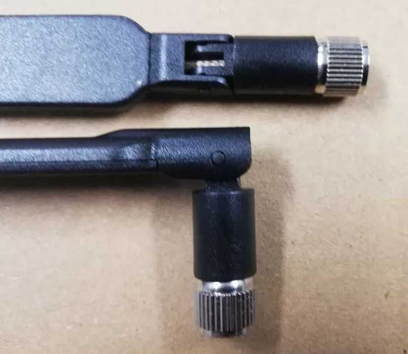 Dwie anteny SMA do routerów/ kart sieciowych WiFi (typ męski z bolcem)