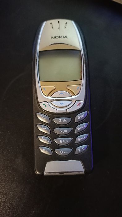 Nokia 6310i z futerałem