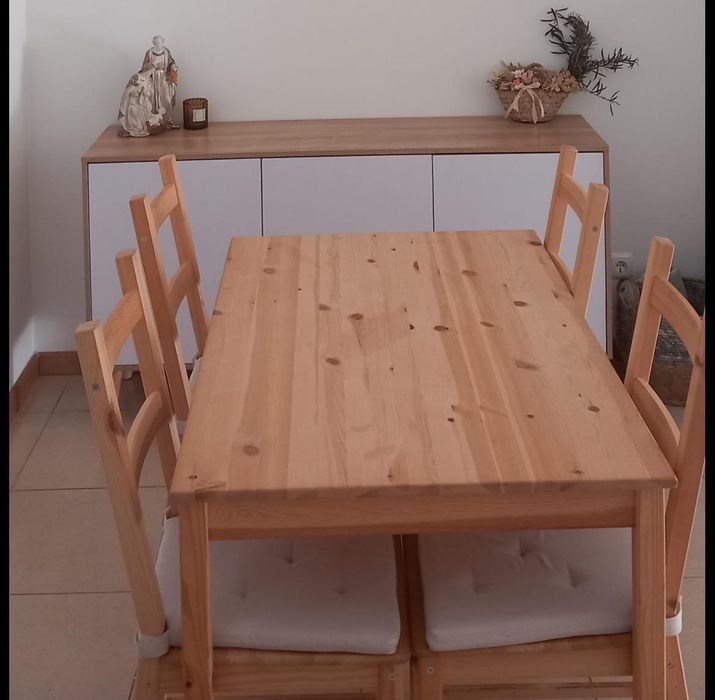 Móveis e mesa de jantar pinho