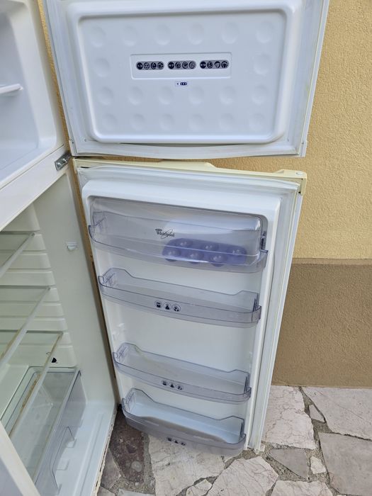 Frigorifico combinado Whirlpool.
A funcionar perfeitamente, com alguma