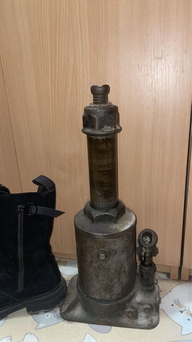 Домкрат радянського виробництва
