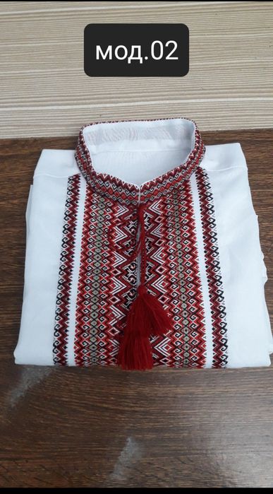 Вишиванки чоловічі в асортименті.