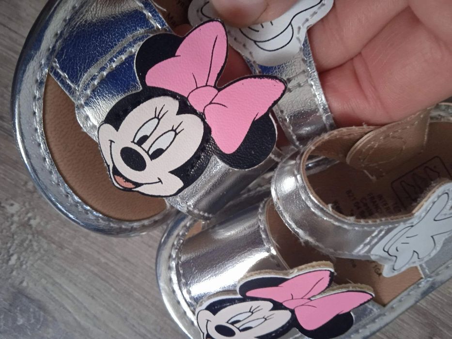 Босоніжки для дівчинки. від Disney ,в новому стані