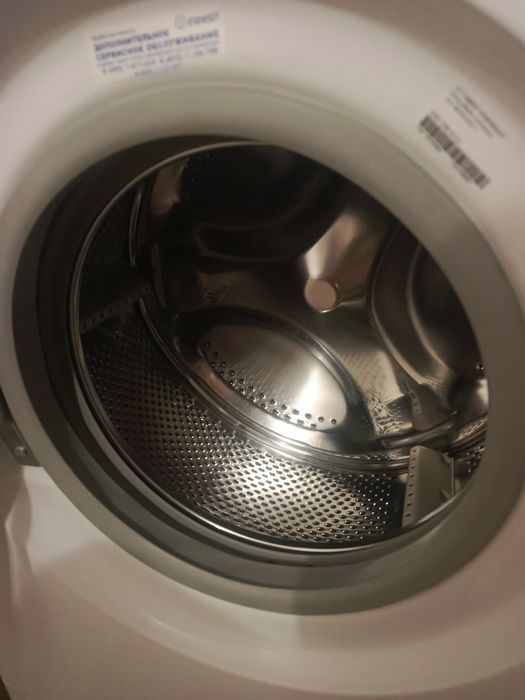 Продам пральну машинку Indesit E2SC 2160