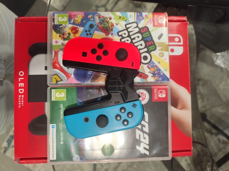 Nintendo Switch OLED Branca + 2 Jogos + Comando Extra + Estojo Bigben