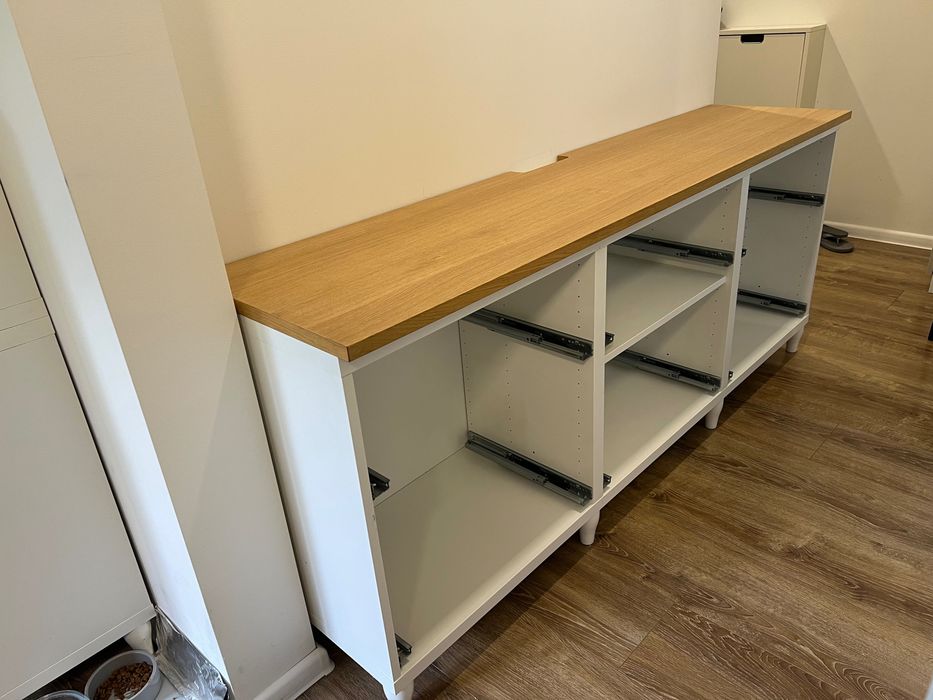 Szafka pod TV IKEA BESTÅ Västerviken 180 cm | Biała, blat dąb