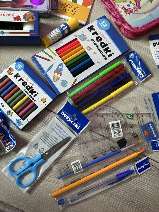 Full zestaw wyprawka do szkoły , zerówki. Piórnik, farby, kredki itd