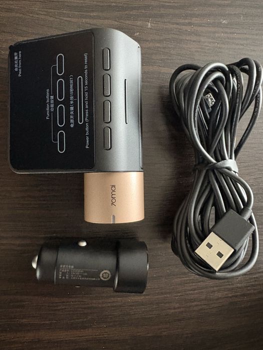 Продам видеорегистратор . Как новый не пользовался ни кто .