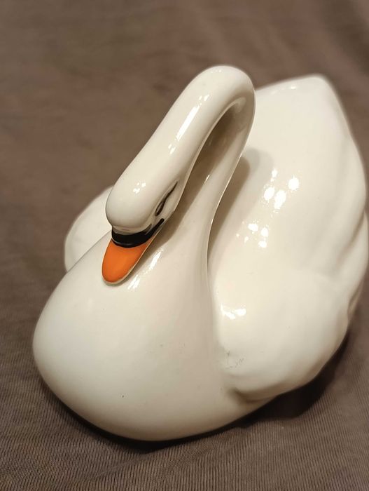 piękna porcelanowa figurka łabędzia - PRL
