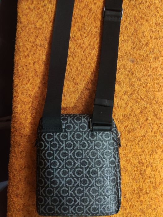 Чоловіча сумка через плече Calvin Klein 
Ціна 2500грн