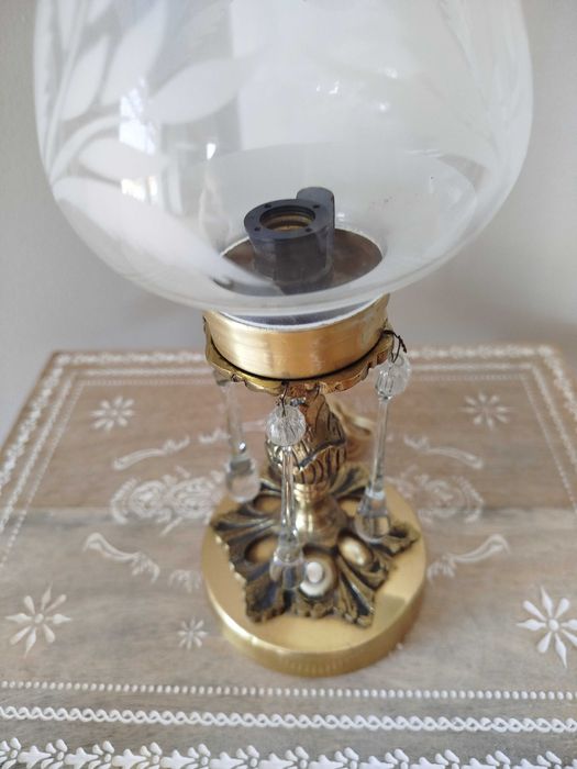 Antigo Candeeiro de Mesa, muito elegante