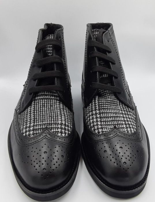 Botas lindas feitas à mão