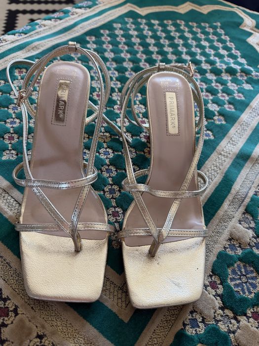 Zlote letnie buty sandalki na szpilce uzywane ale w bdb stanie primark lato impreza  wakavje