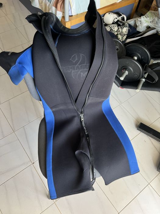Fato de mergulho de verão