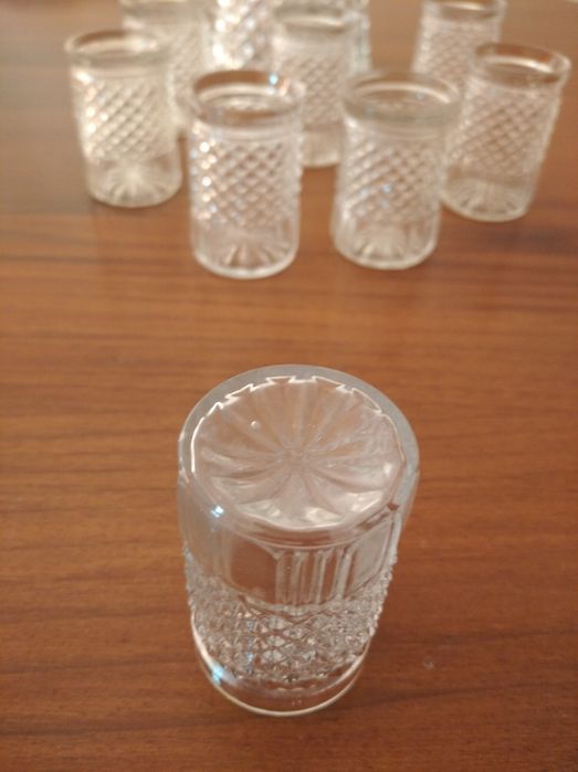 Garrafa e 8 copos de licor