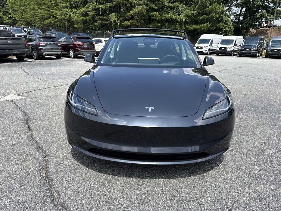 Tesla Model 3 Long Range      2025