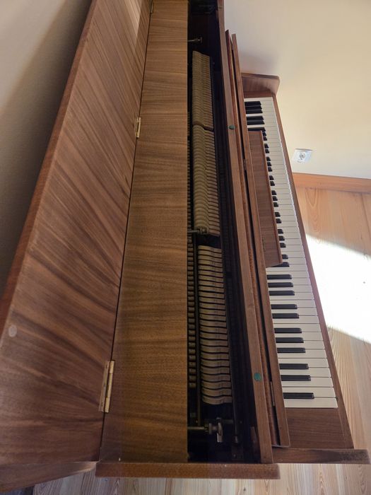 Pianino Legnica w dobrym stanie