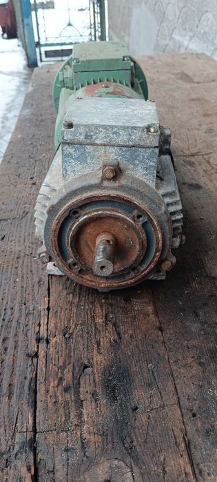 Продам трьохфазний асинхронний двигун