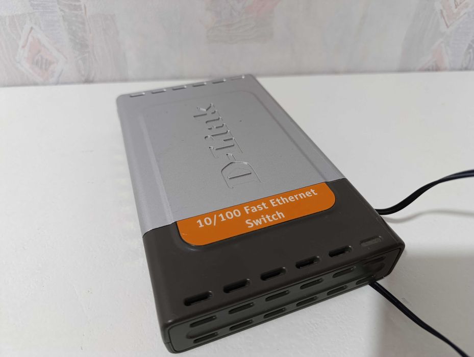 Коммутатор локальной сети (Switch) D-Link DES-1008D 8-портовый