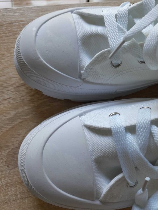 Nowe białe trampki 41