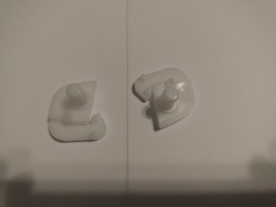 Zawias mocowanie drzwi lodówki Indesit ogranicznik blokada lewy lewa