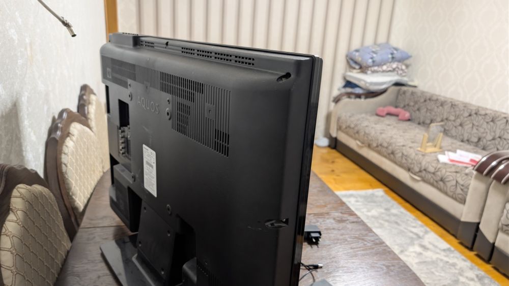 Телевізор Sharp LC-32DH510E + подарунок TV BOX X96