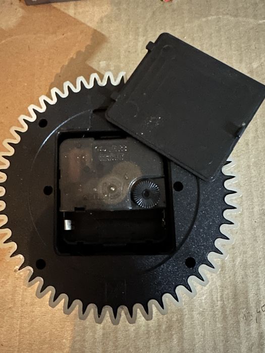 Relógio a pilhas a funcionar