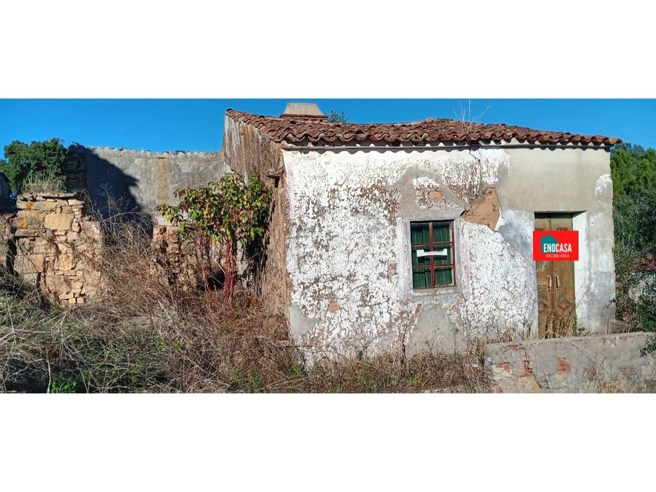 Moradia T2 para Recuperação Total com Terreno de 480 m² - Vale de S... — Carvoeiro, Santarém