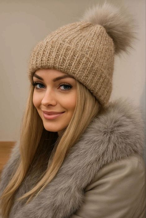 Czapka damska ze złotą nitką New Look