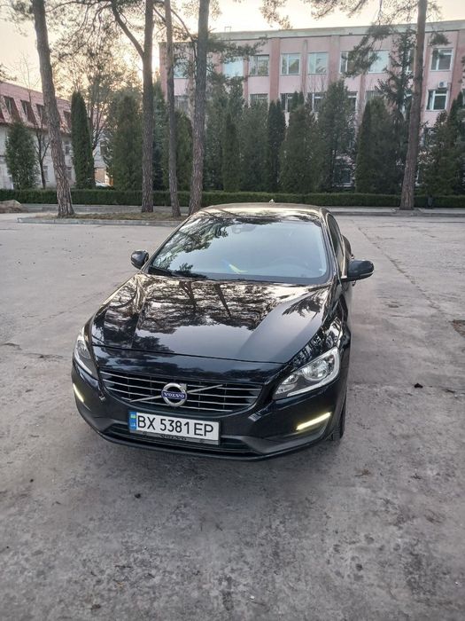 Автомобіль Volvo S60