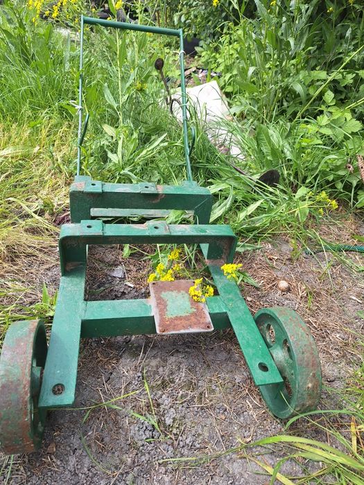 Wozek stalowy solidny pod silnik lub ciężkie rzeczy.