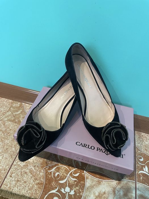 Туфлі Carlo Pazolini та crocs