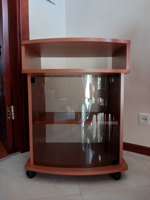 Тумба під телевізор чи іншу техніку