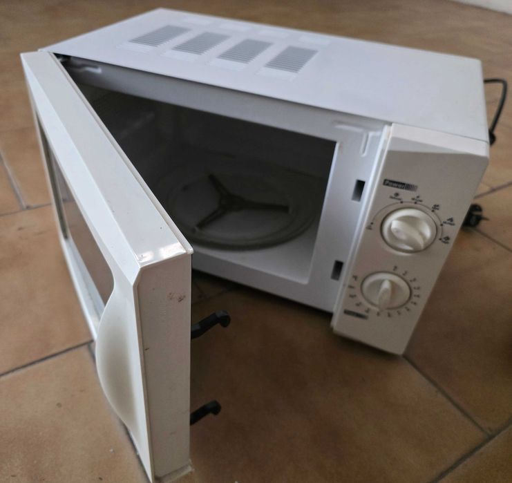 Aspirador , microondas  , máquina café