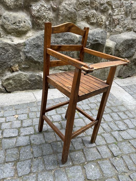 Cadeirinha de bebé antiga