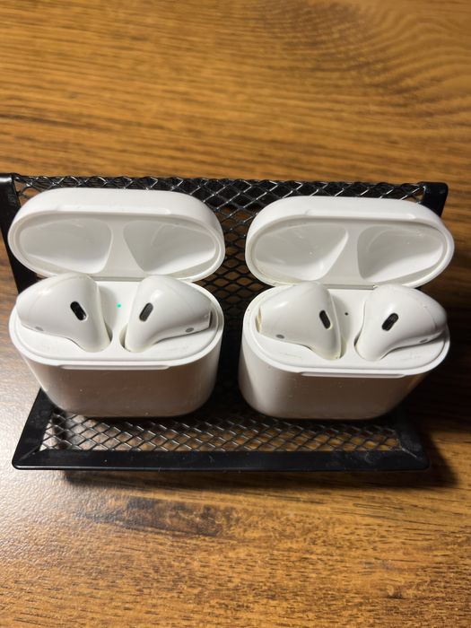 Бокс наушников  Air Pods ( model A 1602) за все.