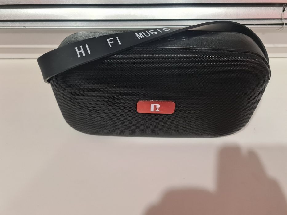 Музыкальная блютуз колонка карманная есть AUX  Новое.