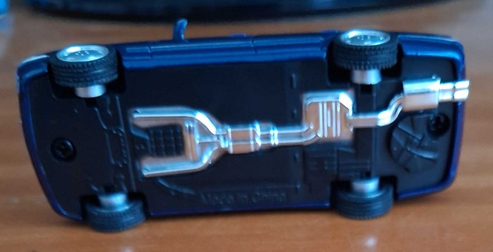 Miniatura Mercedes W210, Azul