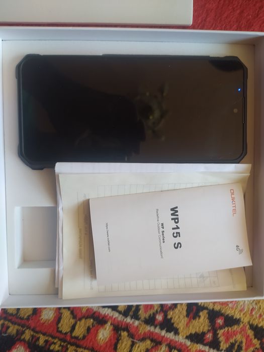 Телефон в хорошем состоянии работает противоударный и водонепроницаеми