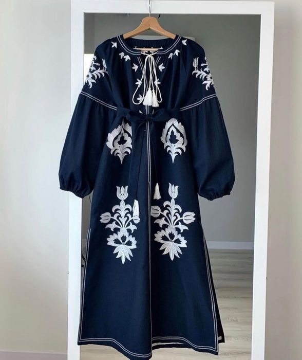 Вишиті плаття