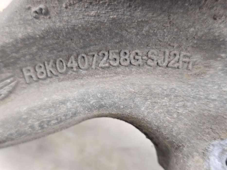AUDI A4 B8 A5 8T PRZED LIFT 07-11 Zwrotnica prawa przód przednia 8K0407258G