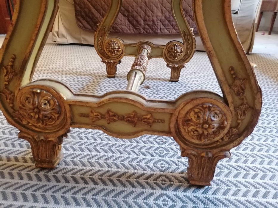 Mesa de centro vintage com tampo em mármore maciço