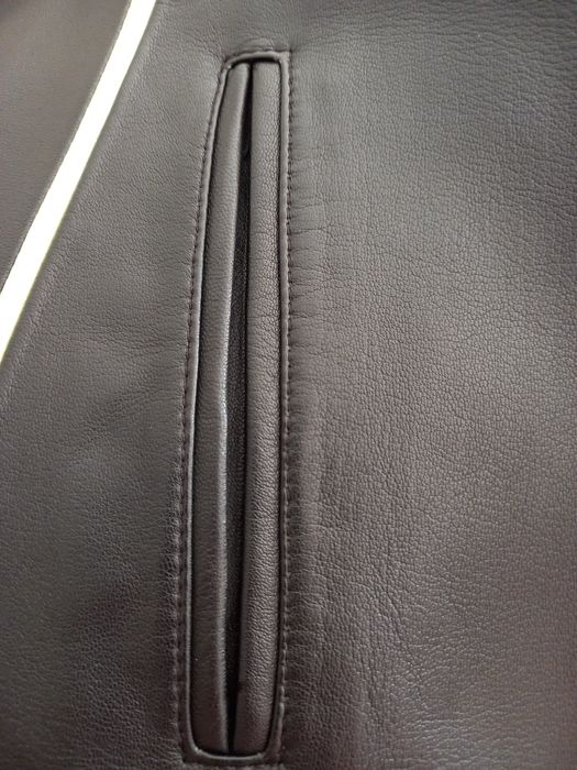 Skórzana czarna  kurtka , żakiet z kapturem  rozmiar 40-42